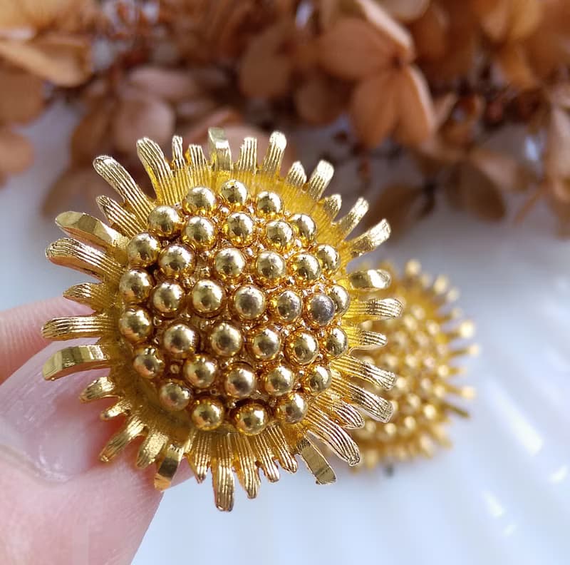 Vintage Jewelry 西洋古董飾品 BSK 黃金向日葵 夾式耳環