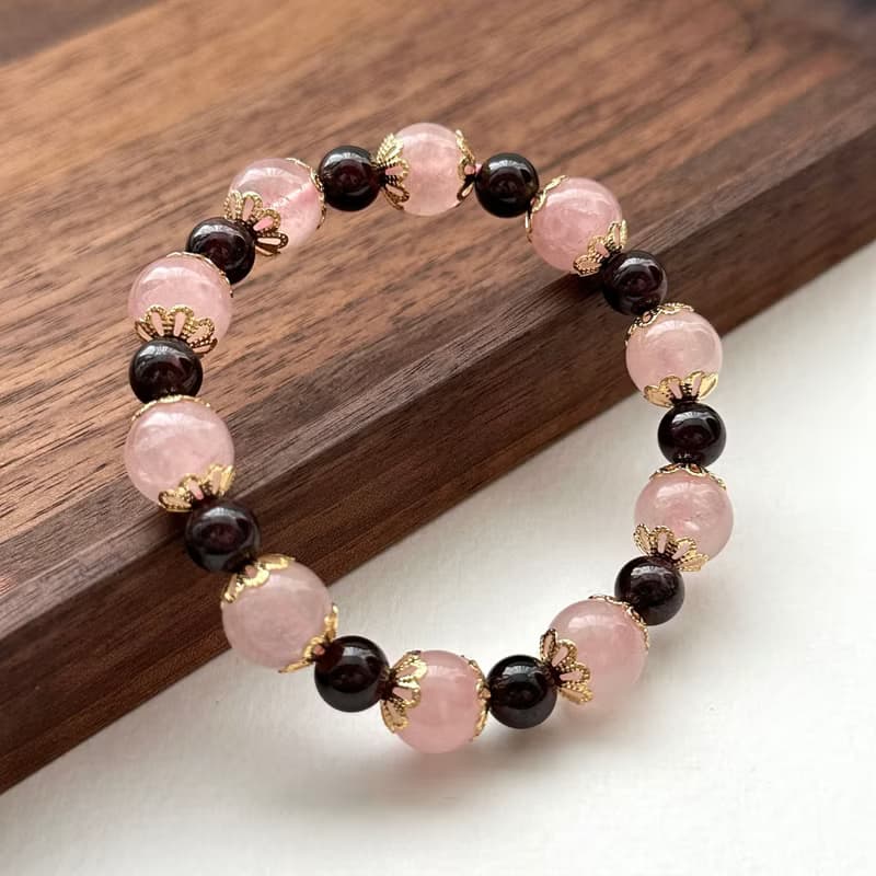 【摩羯水瓶天秤天蠍座|1月10月】粉晶石榴石花鍍金手鏈 桃花 友誼