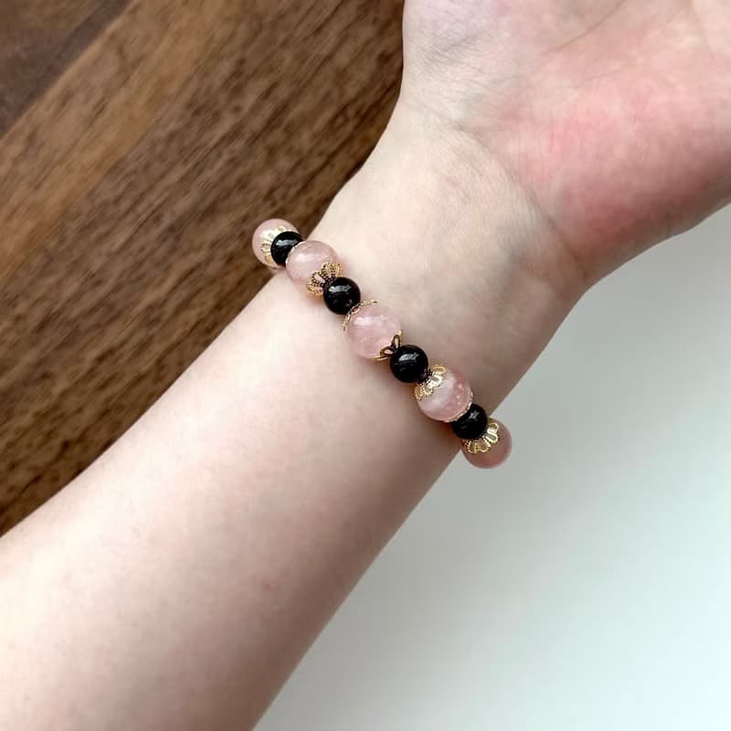 【摩羯水瓶天秤天蠍座|1月10月】粉晶石榴石花鍍金手鏈 桃花 友誼