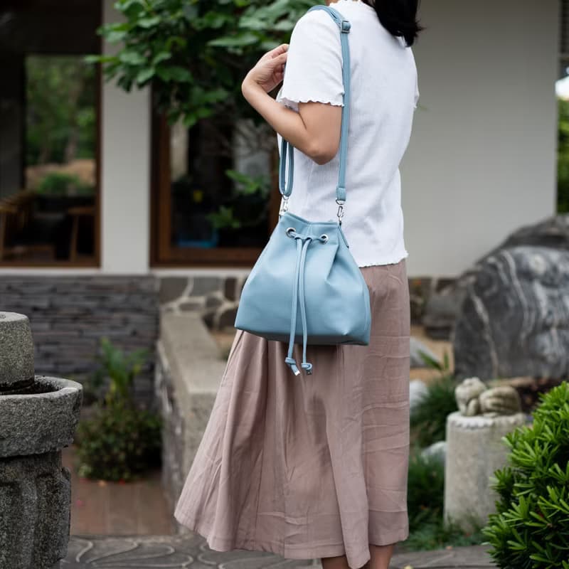 舒適肩背水桶包 - 粉藍