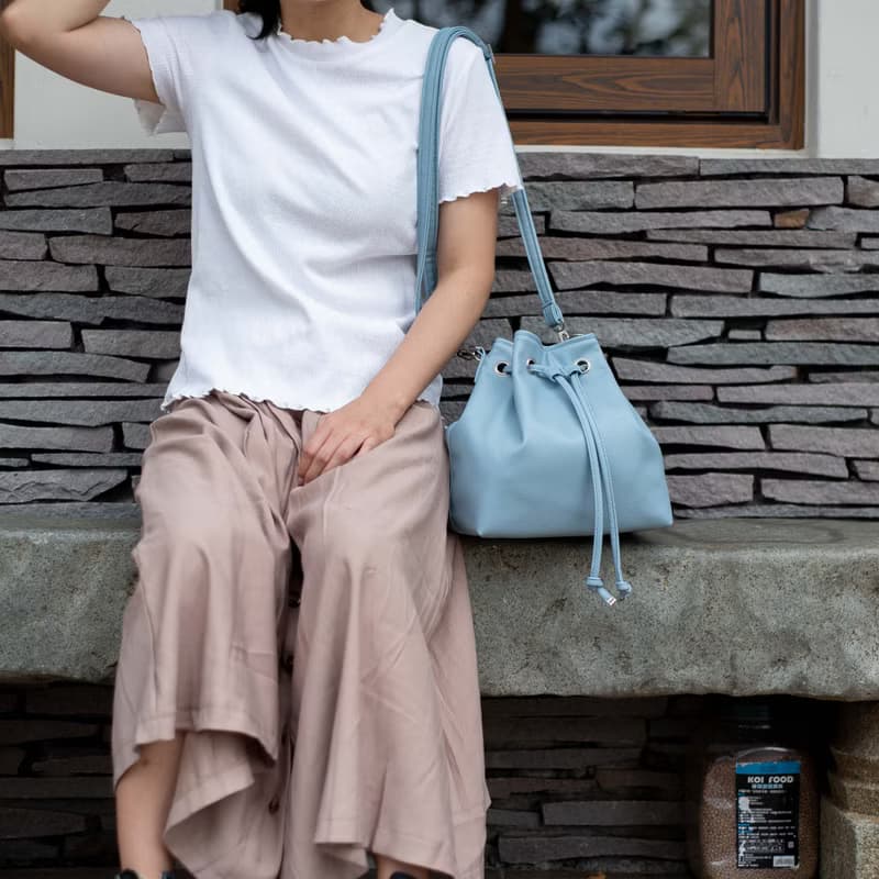 舒適肩背水桶包 - 粉藍