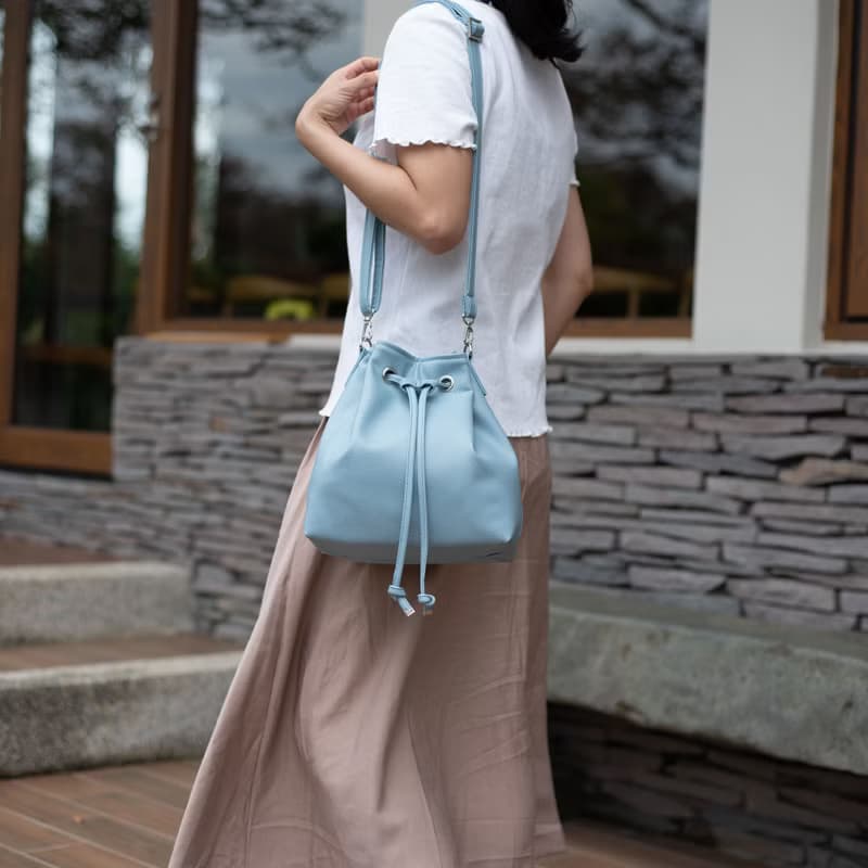 舒適肩背水桶包 - 粉藍