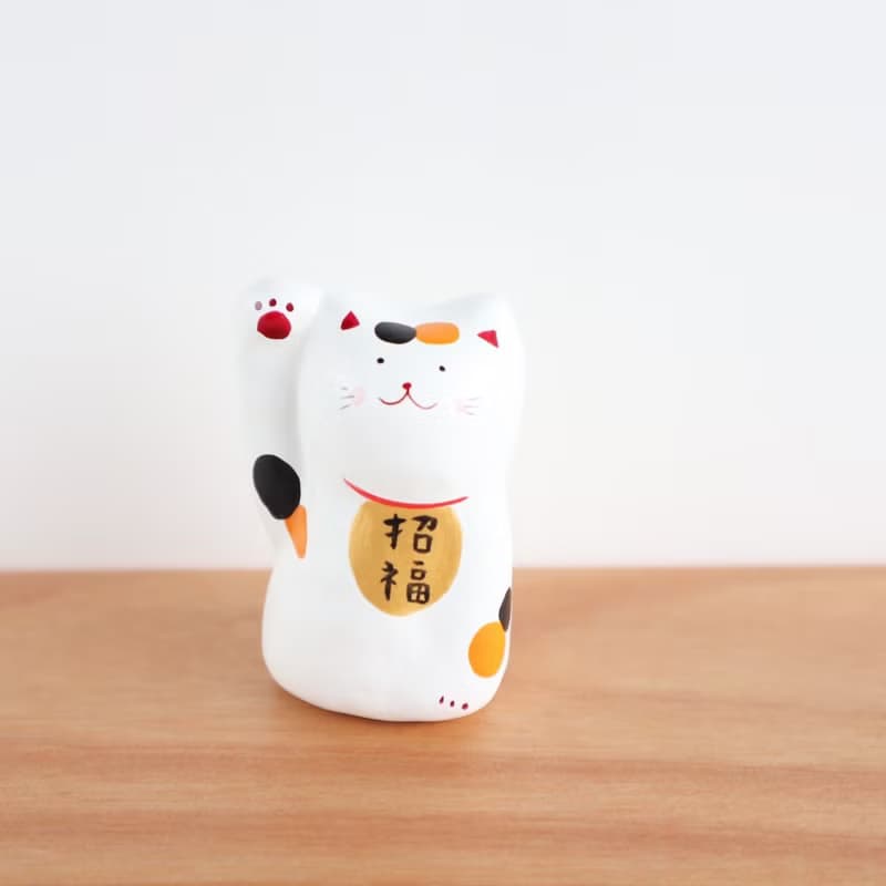 一点ものの優しさ 　三毛猫の招き猫