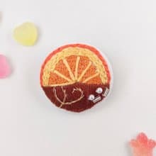 オレンジチョコレートのミニ刺繍ブローチ　オランジェット