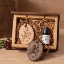 【預購】植物圖鑑橢圓擴香木精油禮盒  台灣檜木 / 黑胡桃木