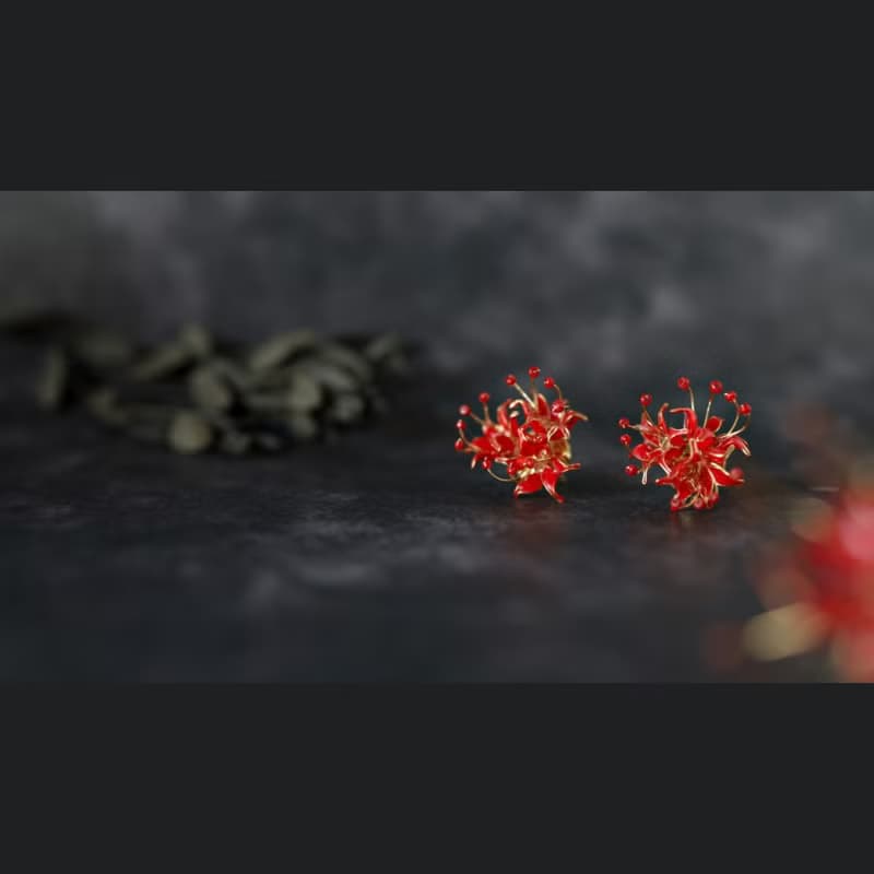 彼岸花のピアス/イヤリング