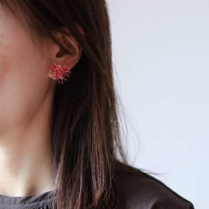 彼岸花のピアス/イヤリング