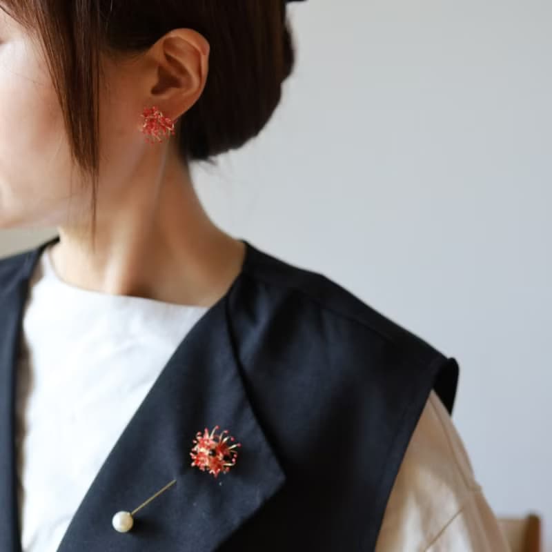 彼岸花のピアス/イヤリング