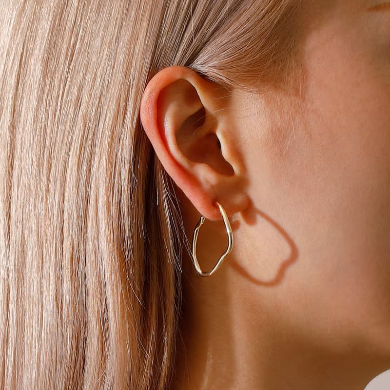 wave line pierced earring GD　ニッケルフリークリスタルポストピアス　おしゃれなシンプルデザイン 　ゴールド
