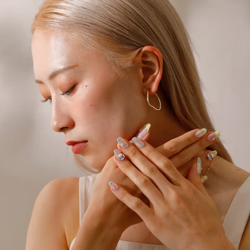 wave line pierced earring GD　ニッケルフリークリスタルポストピアス　おしゃれなシンプルデザイン 　ゴールド