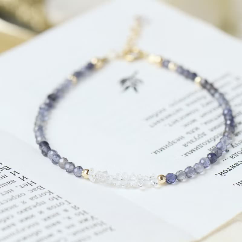 赫基蒙 堇青石。雷克雅維克的冬。極細 水晶手鍊 12月誕生石