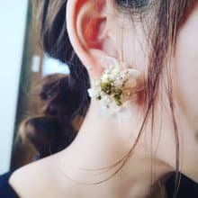 抹茶拿鐵風 不對稱花朵耳環 / 耳夾 / 抗過敏