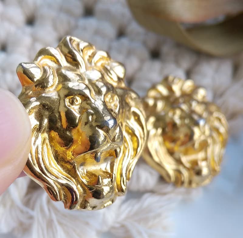 Vintage Jewelry 西洋古董飾品 金色調 立體 獅面 針式耳環