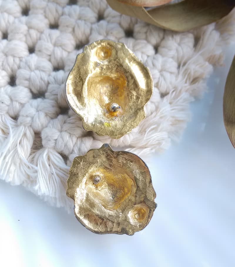 Vintage Jewelry 西洋古董飾品 金色調 立體 獅面 針式耳環