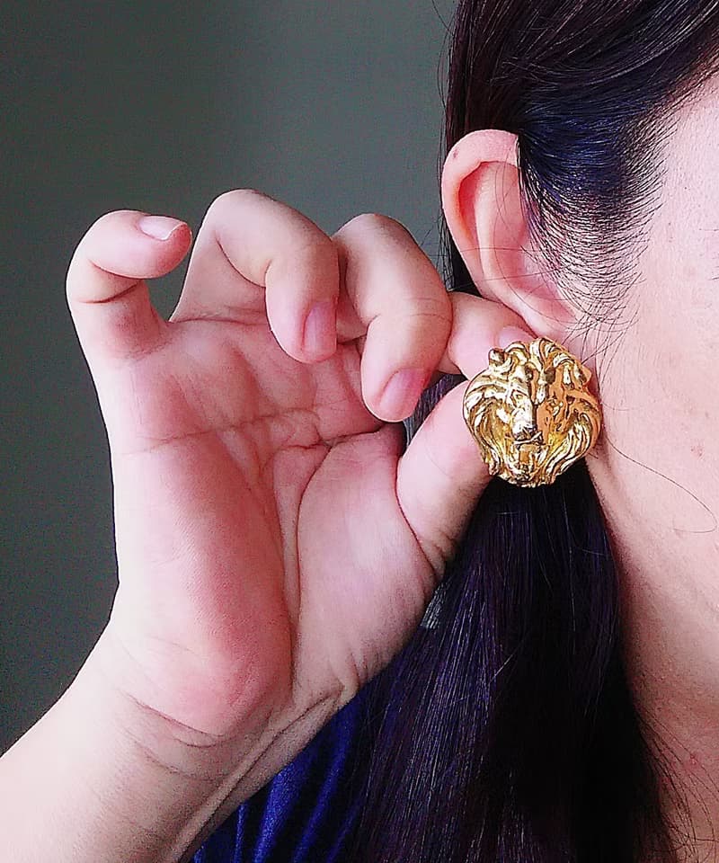 Vintage Jewelry 西洋古董飾品 金色調 立體 獅面 針式耳環