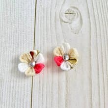 小花のピアス　イヤリング　つまみ細工　伝統工芸　ピンク　白