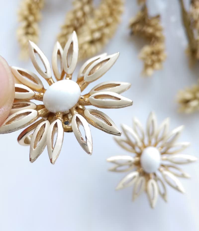 Vintage Jewelry 西洋古董飾品 TRIFARI 立體雙層 花瓣 夾式耳環