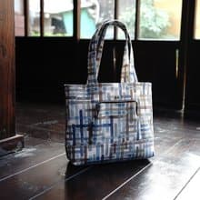 靛藍散步格紋手提口金包