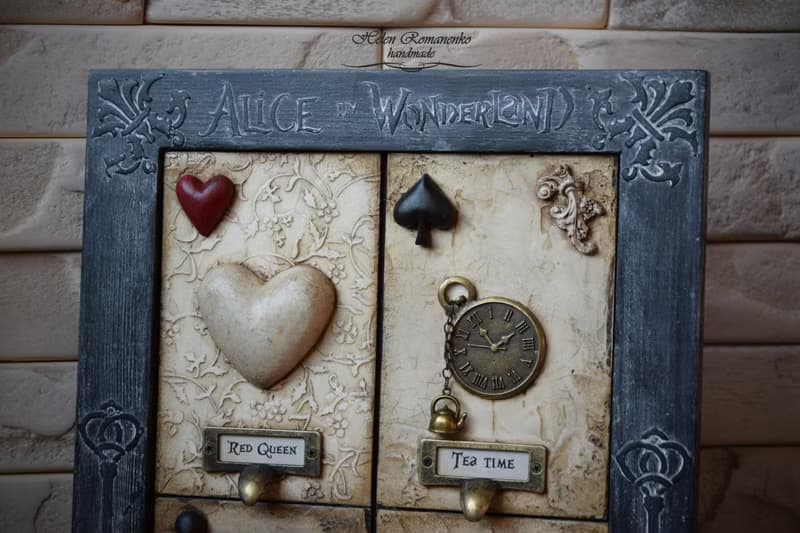 Alice in Wonderland wood wall panel Queen of hearts Wall display Wall home decor