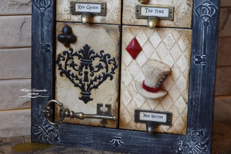 Alice in Wonderland wood wall panel Queen of hearts Wall display Wall home decor