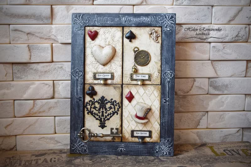 Alice in Wonderland wood wall panel Queen of hearts Wall display Wall home decor
