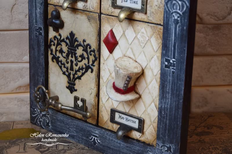 Alice in Wonderland wood wall panel Queen of hearts Wall display Wall home decor