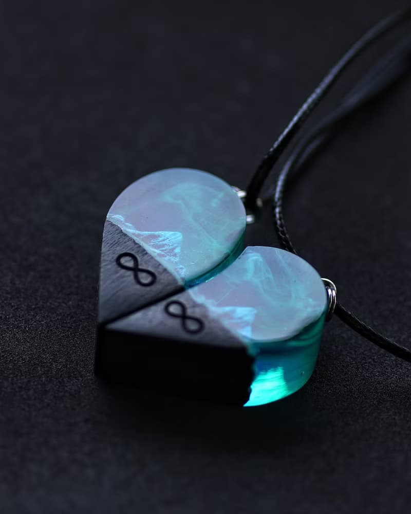 配套項鍊 情侶項鍊 木質樹脂吊墜 Glow in the Dark