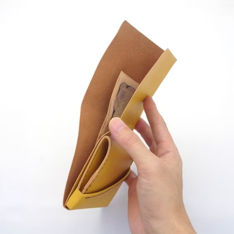 【ミニ財布】革 きはだ染め 草木染め 左利き 手縫い 手染め 手作り【chotof/ちょとふ】