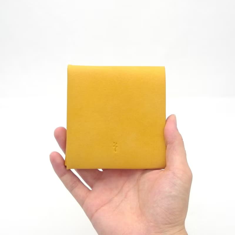 【ミニ財布】革 きはだ染め 草木染め 左利き 手縫い 手染め 手作り【chotof/ちょとふ】