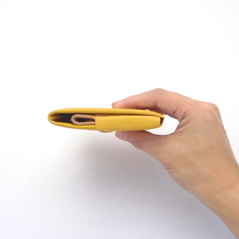 【ミニ財布】革 きはだ染め 草木染め 左利き 手縫い 手染め 手作り【chotof/ちょとふ】