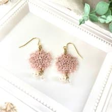 タティングレースのピアス　イヤリング　ピンク　ゴールド　ラメ