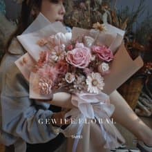 玫瑰拿鐵永生花束/生日花束/升遷花束/送禮/求婚花束