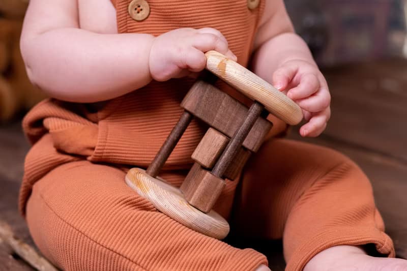 Wooden Toy Cylinder Rattle, Natural Sound Baby Rattle, Natural and Fun Baby Toy