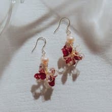 【捧花-深邃紅】垂墜耳環 | 水晶花飾品