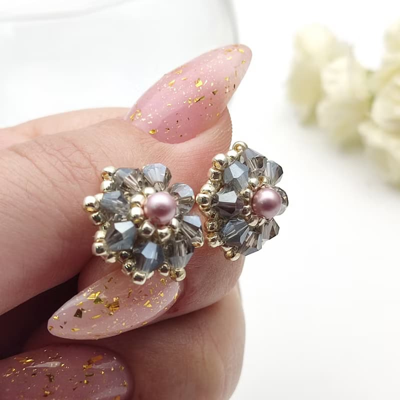 華麗耳環, 手作, 針式耳環, Gray stud earrings, Beaded stud earrings, Post Earrings