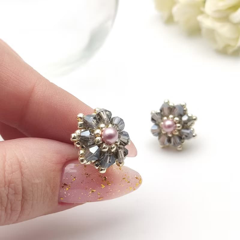 華麗耳環, 手作, 針式耳環, Gray stud earrings, Beaded stud earrings, Post Earrings