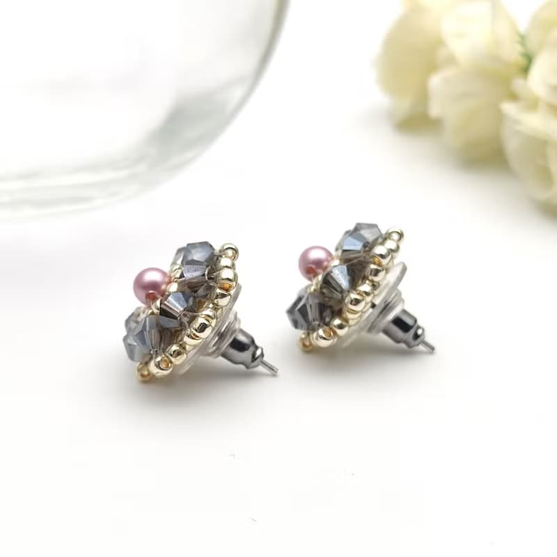 華麗耳環, 手作, 針式耳環, Gray stud earrings, Beaded stud earrings, Post Earrings