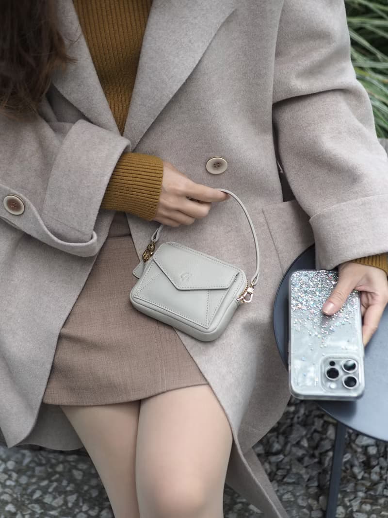 Valen (Cloud) : Mini wallet, short wallet, cow leather, light grey, Zip pouch
