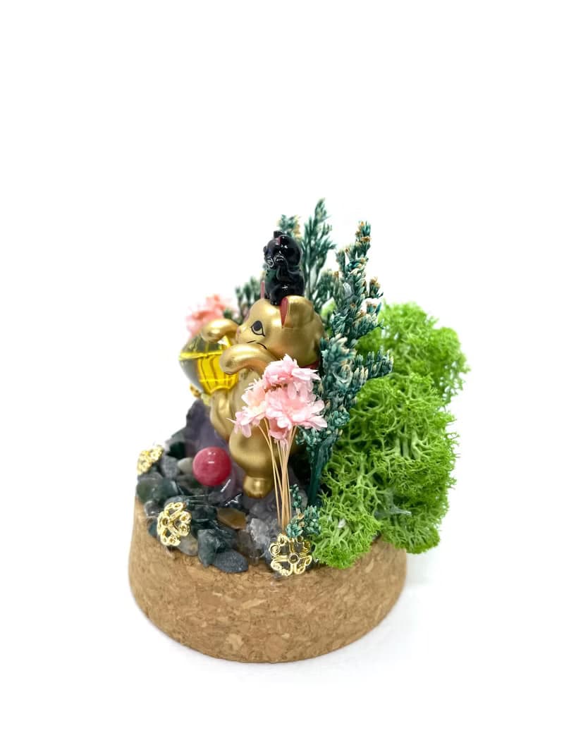 金色招財貓與金元寶/紫水晶/紅紋石珠-水晶公仔乾燥花擺設