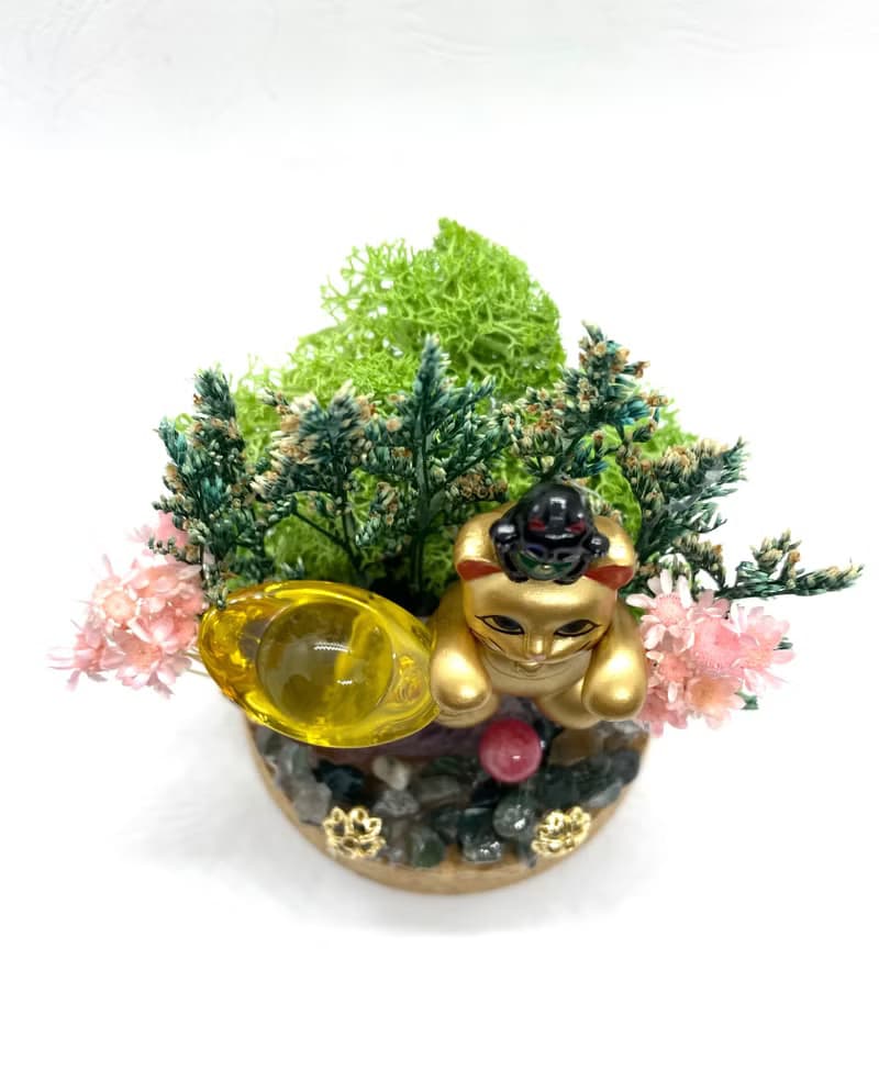 金色招財貓與金元寶/紫水晶/紅紋石珠-水晶公仔乾燥花擺設
