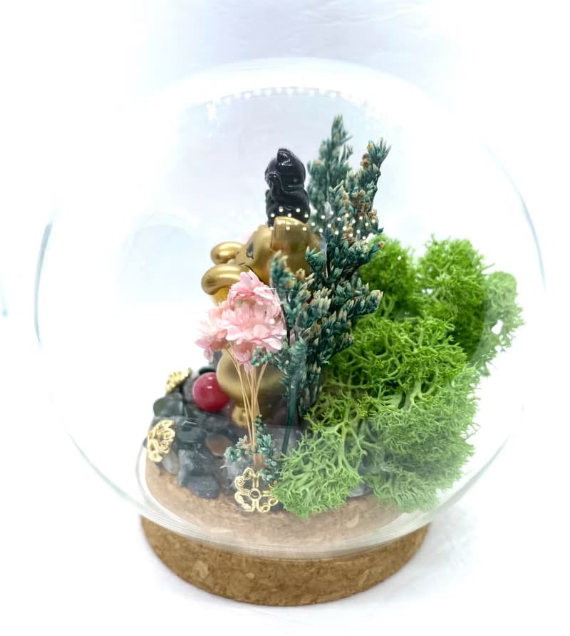 金色招財貓與金元寶/紫水晶/紅紋石珠-水晶公仔乾燥花擺設