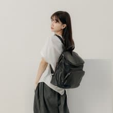 supportingrole 真皮簡約休閒都會後背包 黑