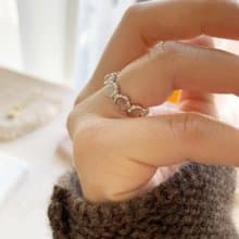 haime more baby breath ring