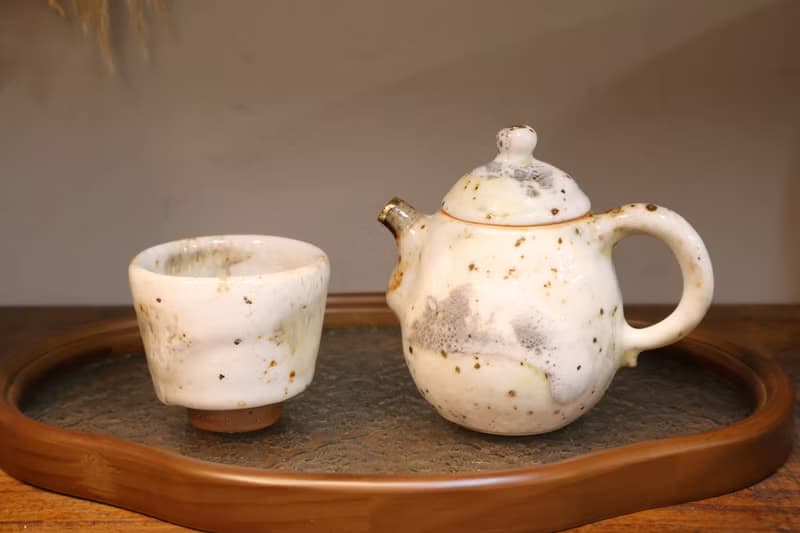 余華宇老師新作-白瓷鼠志野鎏金壺-容量約200ml