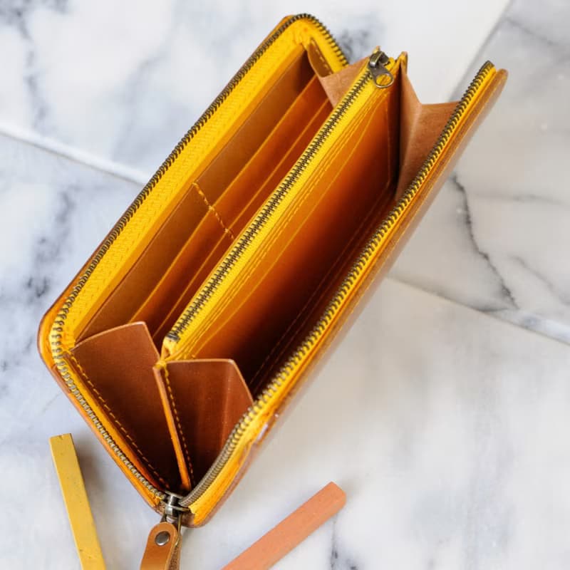 収納性抜群のラウンドファスナー長財布　No.3　ブッテーロ