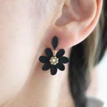 花算命 軟陶耳環 / 耳針 / 耳夾 / 黑　雛菊