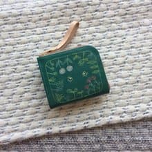 Pinkoi 代購 -  刺繡皮革錢包「GARDEN」GREEN（牛皮）雙折錢包