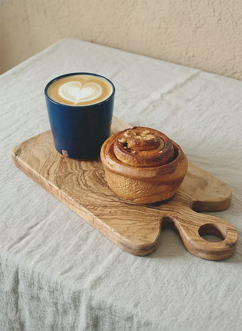橄欖木起司砧板 帶手柄木製麵包板 冬季餐桌・聖誕派對分享盤