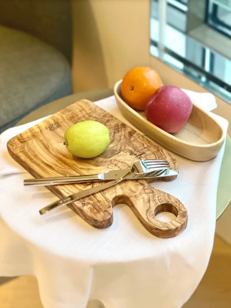 橄欖木起司砧板 帶手柄木製麵包板 冬季餐桌・聖誕派對分享盤