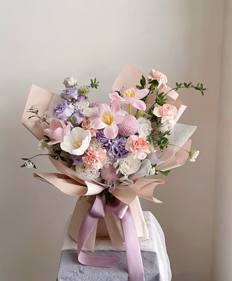 【鮮花】淡雅粉紫色康乃馨鬱金香鮮花花束